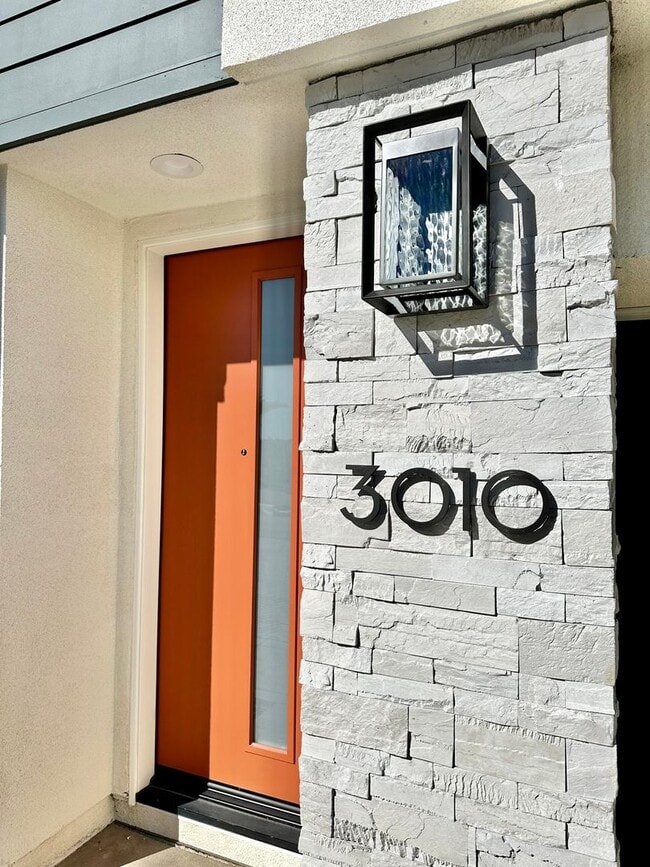 Building Photo - Brand New Townhome Overlooking Mission Valley