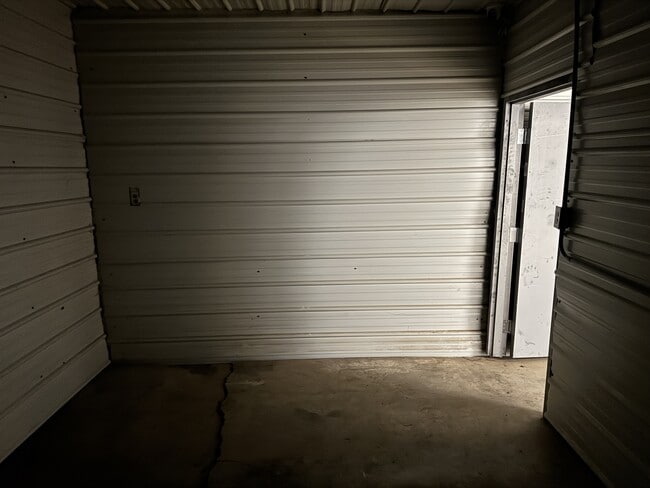 Building Photo - 16093 SW Roy Rogers Rd