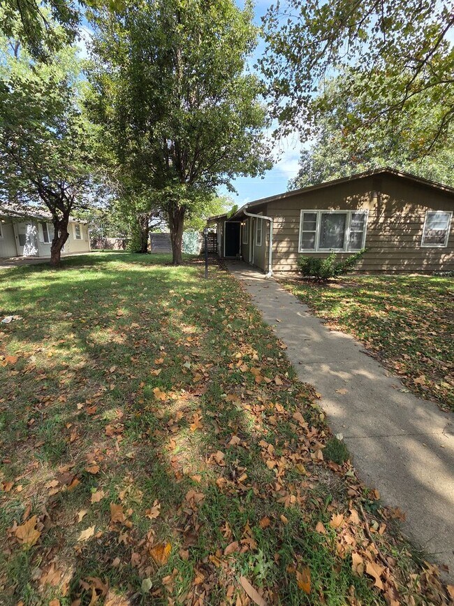 Building Photo - 2706 Brockman St