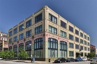 Building Photo - 2201 Locust St