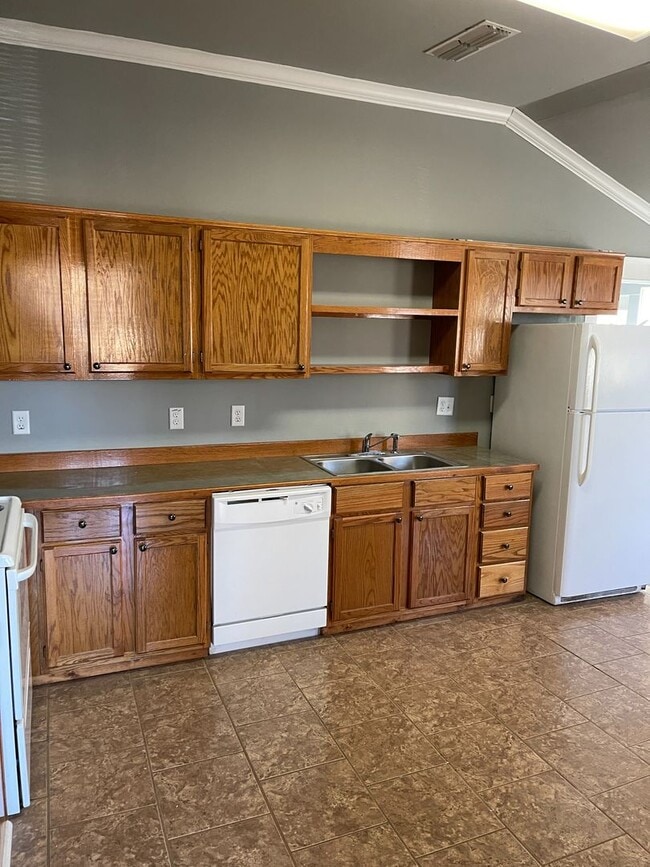 Building Photo - Charming 2br/1ba