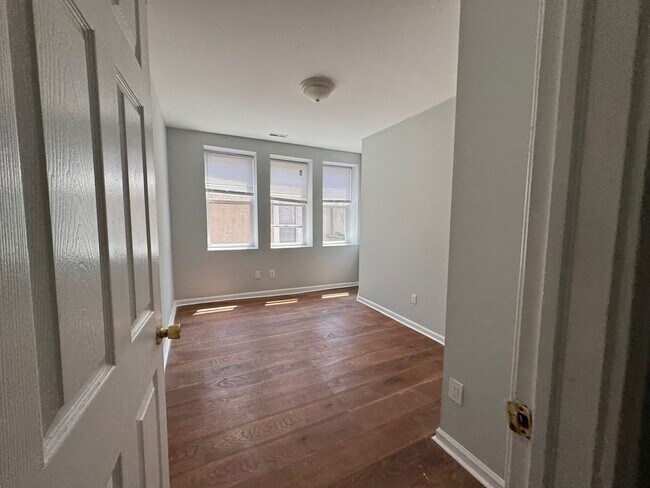 Building Photo - 1018 S 52nd St