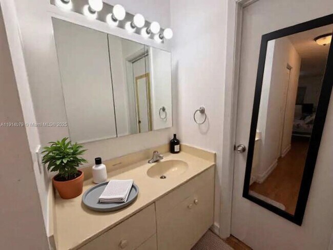 Building Photo - 1950 W 54th St