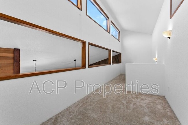 Building Photo - 904 36th St
