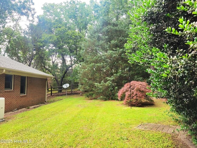 Building Photo - 316 Stornoway Dr