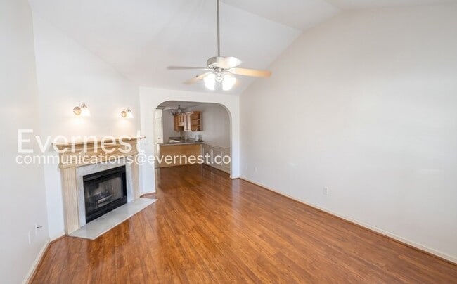 Building Photo - 2 Bed & 2 Bath House / Pet-friendly / Section 8 Accepted