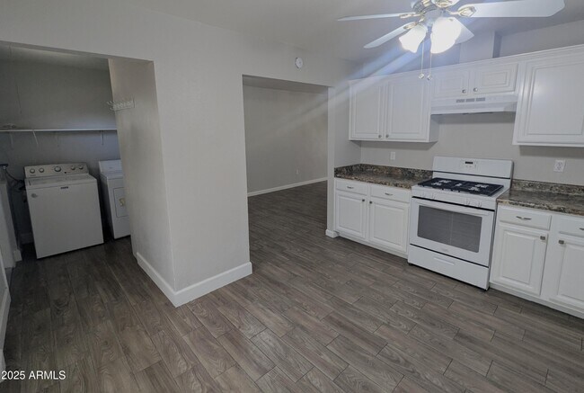 Building Photo - 8127 E Mitchell Dr