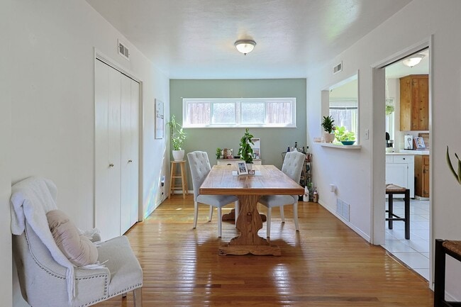 Building Photo - 3-Bed, 2-Bath Home on Large Lot in Prime San Diego Location