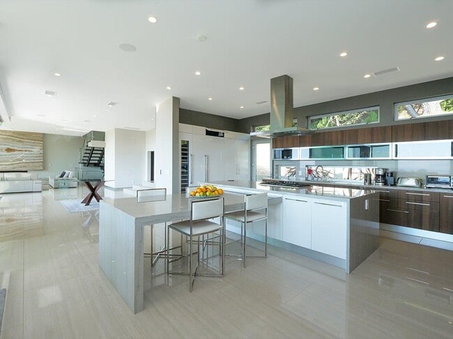 Building Photo - 1356 Vía Romero