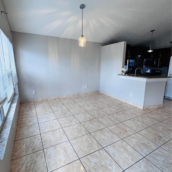 Building Photo - 9355 Dearmont Ave