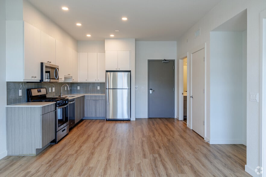 1BR, 1BA - 699SF - S'PARK Apartments
