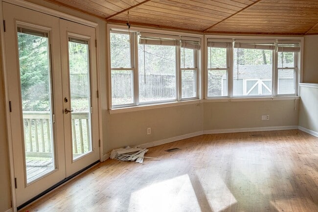 Building Photo - 12433 Cree Ln