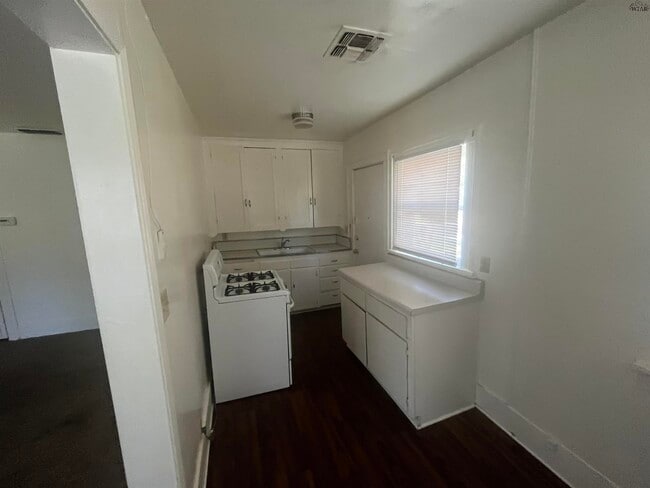 Building Photo - 2141 Ave K