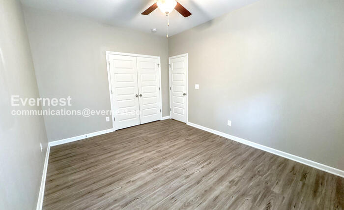 Building Photo - 115 Kretzer Ct