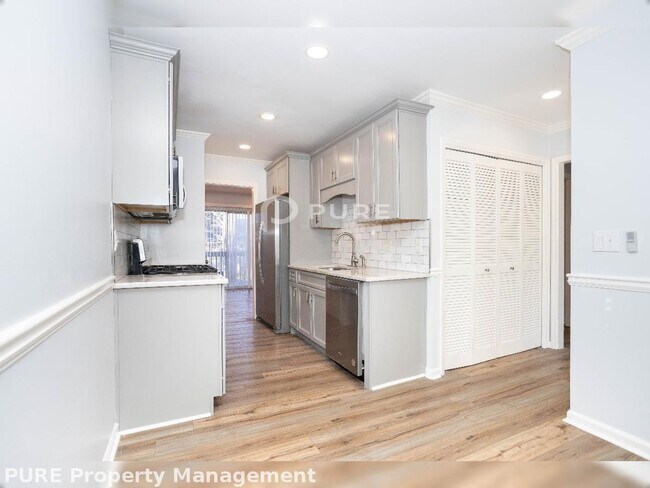 Building Photo - Price Drop Alert!   Rental Specials Available! Beautiful 3BR/2.5BA Townhome in Marietta is Availa...