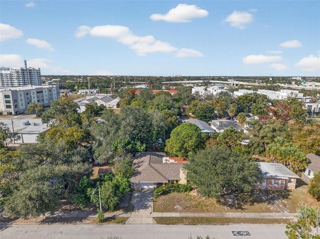 Building Photo - 260 13th St N