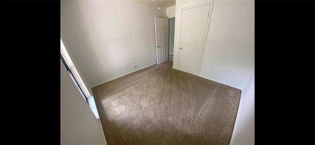 Building Photo - 3200 Locke Ln