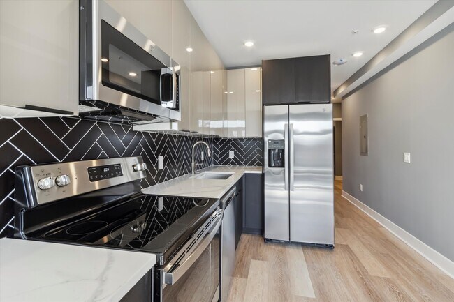 Building Photo - 1615 Poplar St