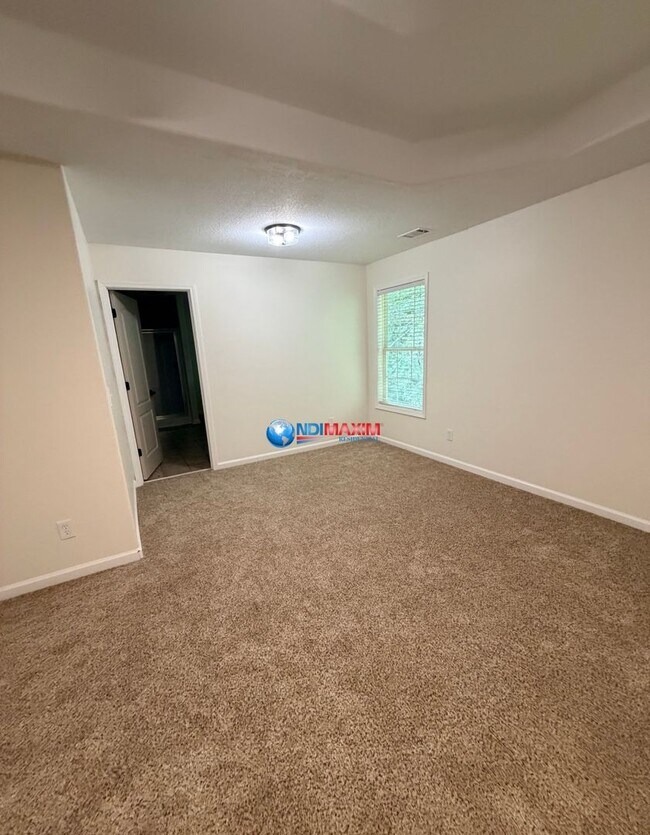 Building Photo - Spacious RENOVATED house with full walk-out basement in Jonesboro