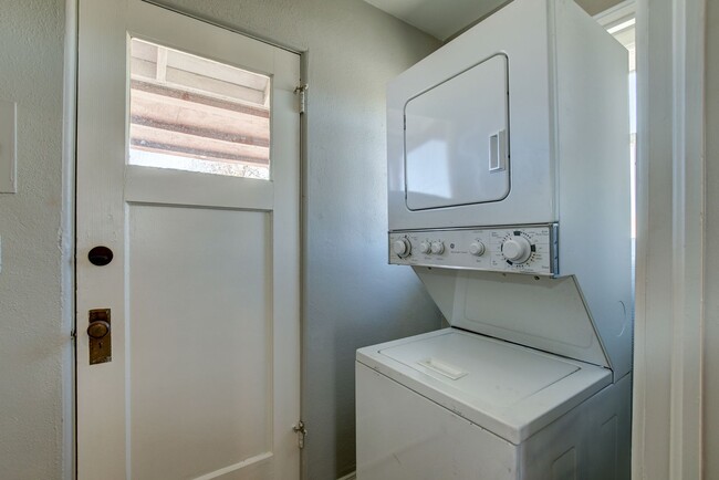 Building Photo - 108 N Mt Vernon Ave
