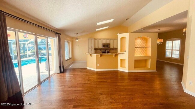 Building Photo - 1829 SW Hickock Terrace