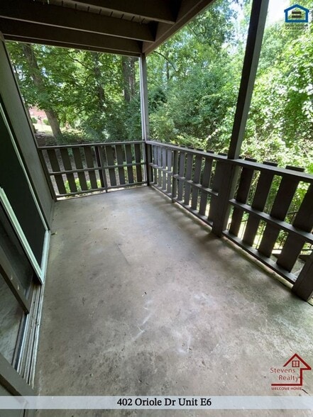 Building Photo - 402 Oriole Dr