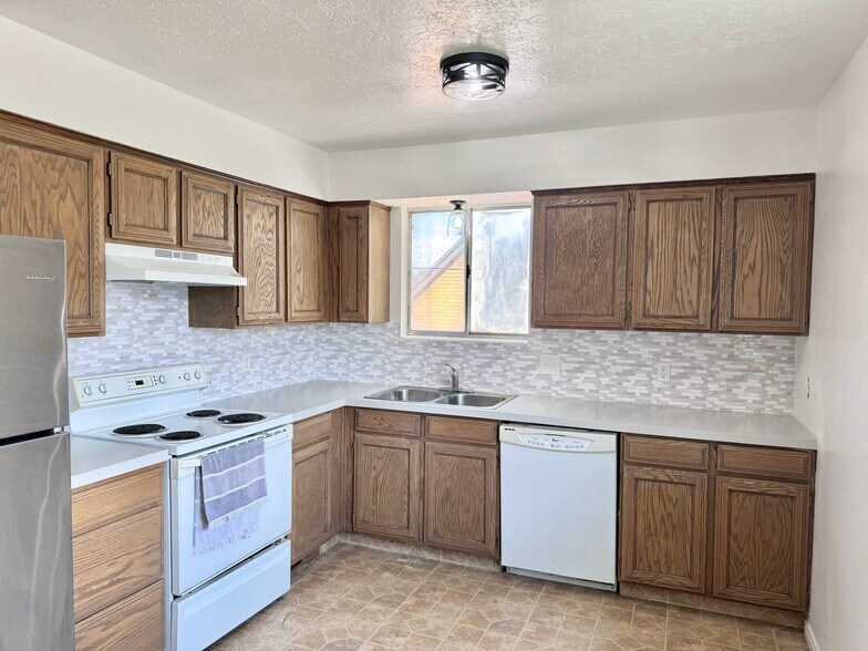 Building Photo - 258 N 100 W
