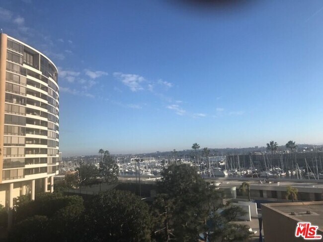 Building Photo - 4314 Marina City Dr