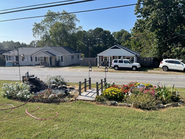 Building Photo - 641 Old Town Rd