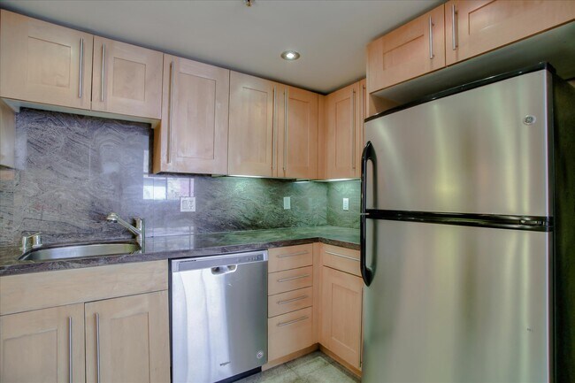 Building Photo - 1025 Minna St