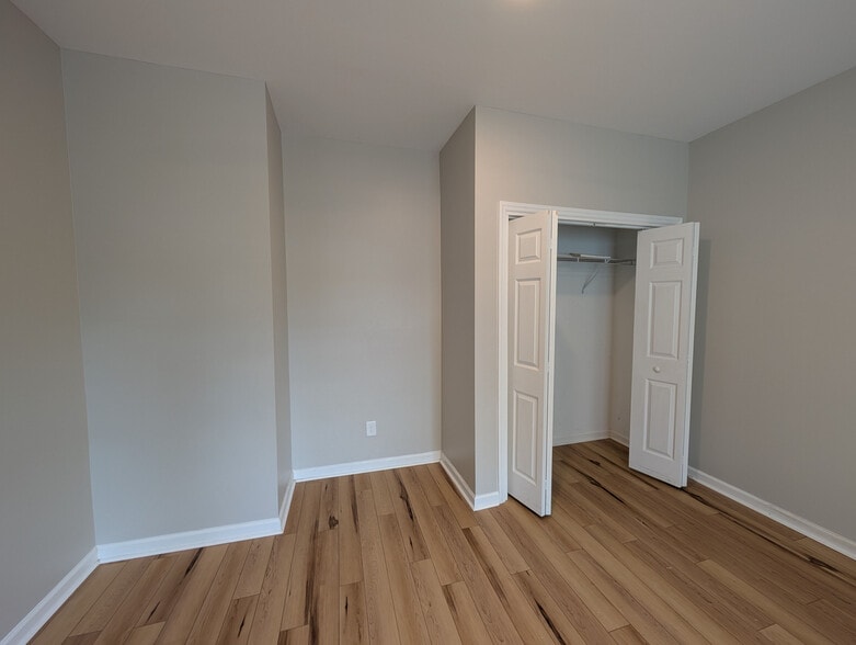 Building Photo - Room in House on Stone Mountain Dr