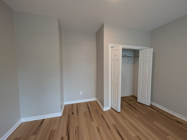 Building Photo - Room in House on Stone Mountain Dr