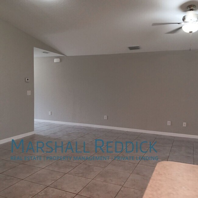 Building Photo - Beautiful Single Family