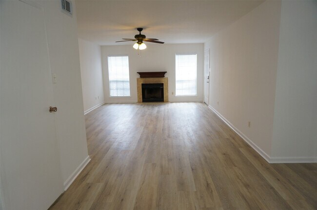 Building Photo - 7400 Bellerive Dr