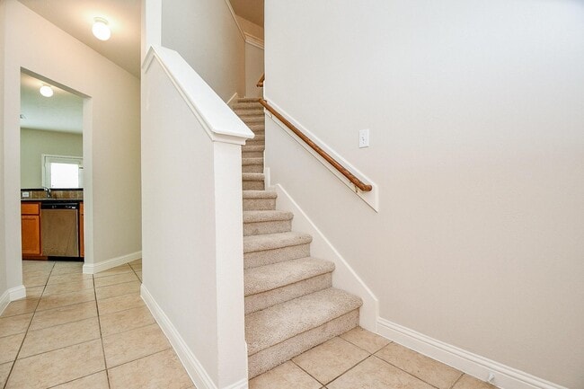 Building Photo - 2707 Silk Tree Ln