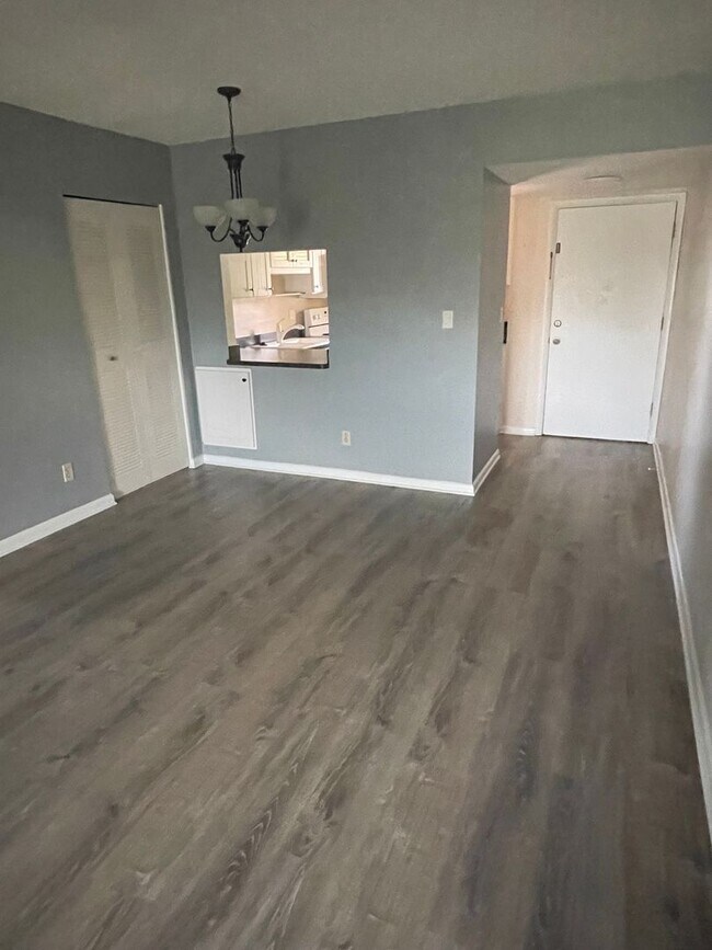 Building Photo - 55+ Charming first-floor condo nestled in ...