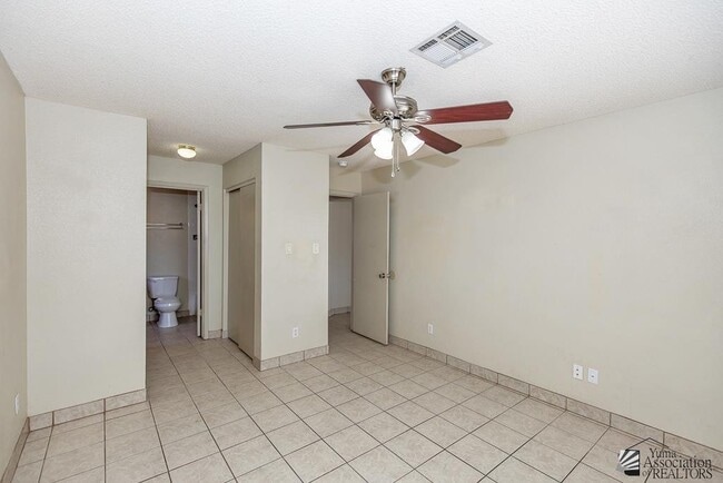 Building Photo - 1740 S 48th Way