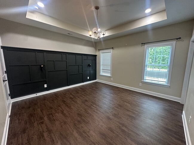 Building Photo - 32 Sarjon Cir