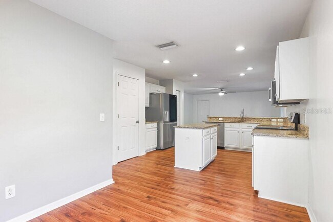 Building Photo - 15016 Heronglen Dr