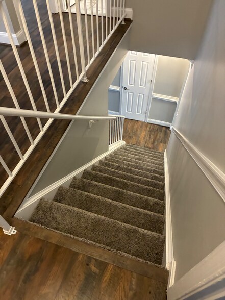 Building Photo - 6165 Green Hollow Ct