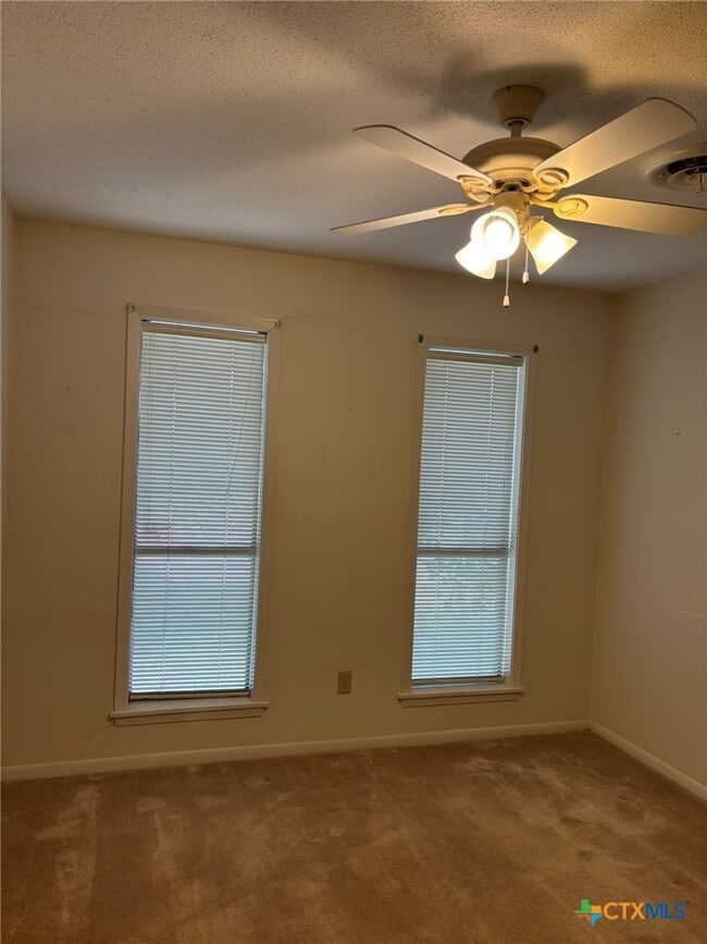 Building Photo - 417 Ivanhoe Dr