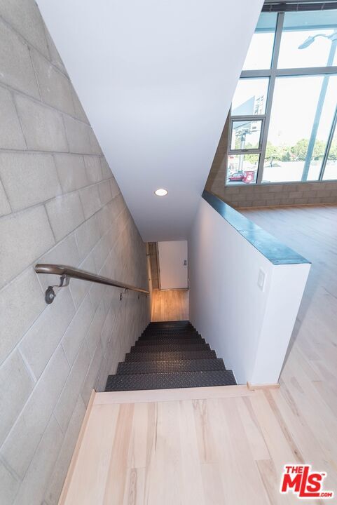 Building Photo - 717 Highland Ave