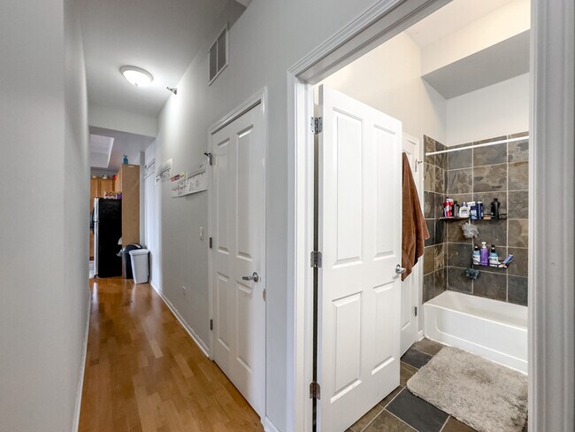 Building Photo - 1464 S Michigan Ave