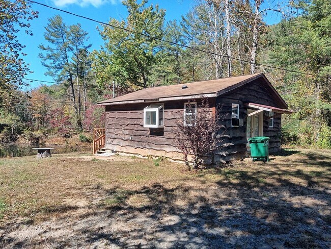 Building Photo - Beautiful One Bedroom Cabin on your own Pr...