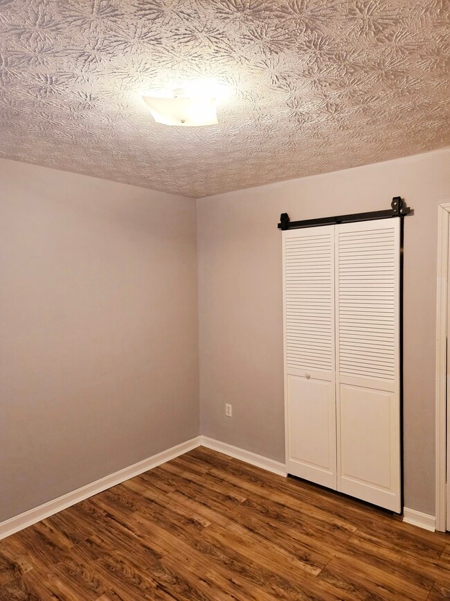 Building Photo - 939 Cambridge Dr