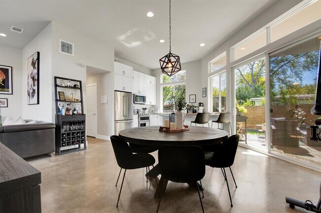 Building Photo - 1905 Alegria Rd