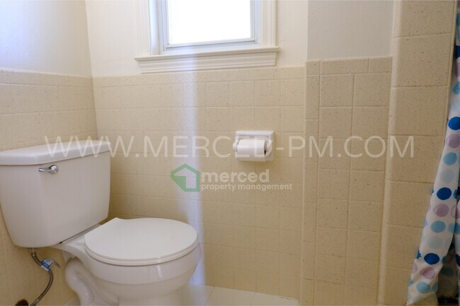 Building Photo - 15290 Sunset Dr