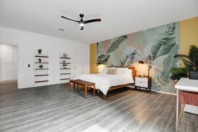 Building Photo - 2005 E Racquet Club Rd