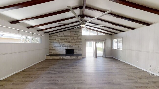 Building Photo - 5BD/2BA, Large Bedrooms!