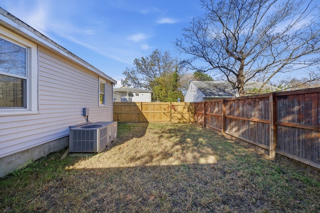 Building Photo - 146 W Seaview Ave